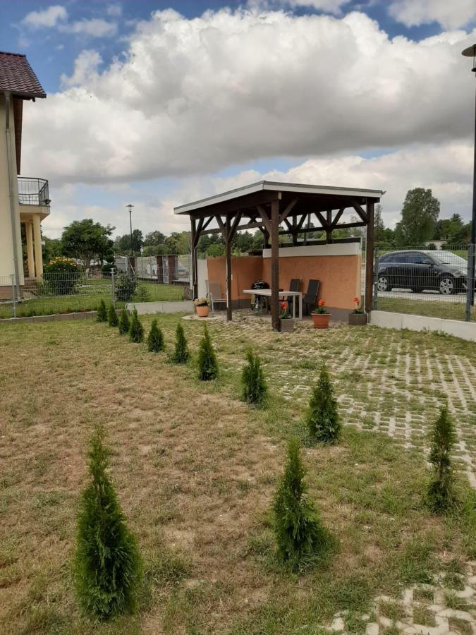 Appartamento Am Bahnhof Werneuchen Esterno foto